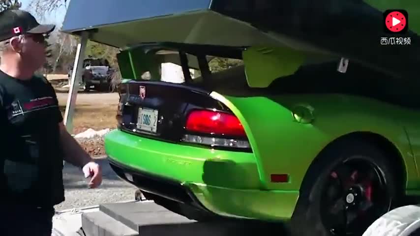价值100万的道奇跑车，打开车库的一刻才知道什么叫做霸气