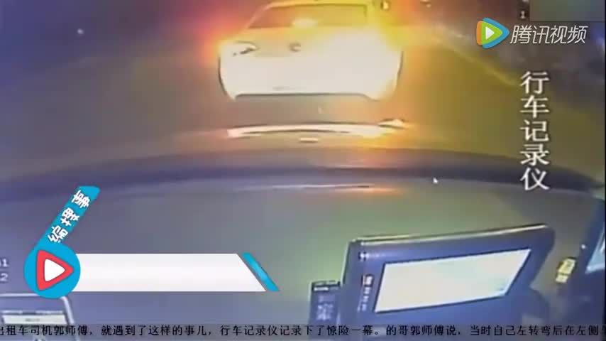 实拍：私家车狂追出租车 12分钟别车50多次