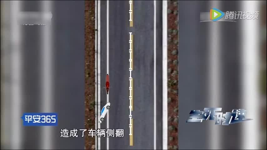 夜晚闹市区，小型轿车上演疯狂撞击，究竟是谁在疯狂？