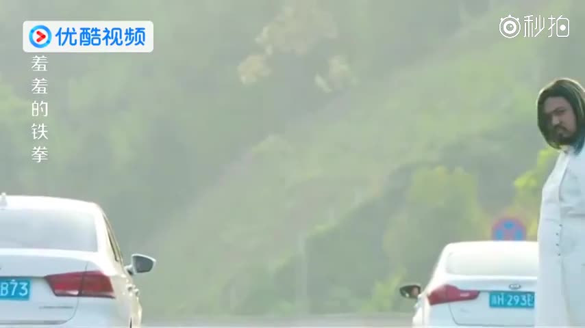 羞羞的铁拳卷帘门大弟子冷酷无情耍帅发传单惨被大卡车撞飞