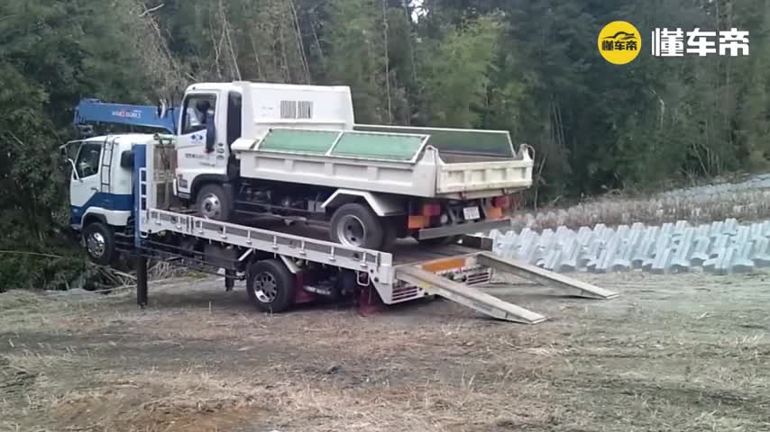 日本司机如何用卡车运输另一辆卡车