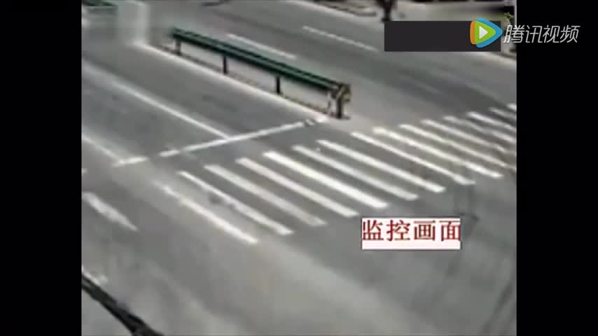 自以为是的大货车闯红灯，电动车却付出了生命的代价