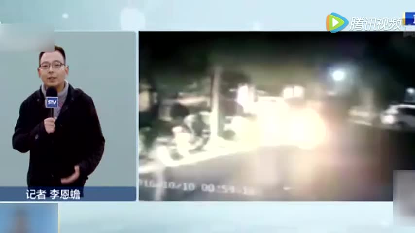 酒驾男凌晨开卡车冲入小区，撞损17车