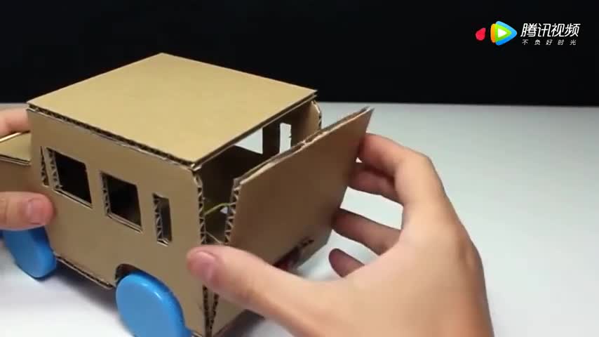 用纸箱做玩具枪步骤图片