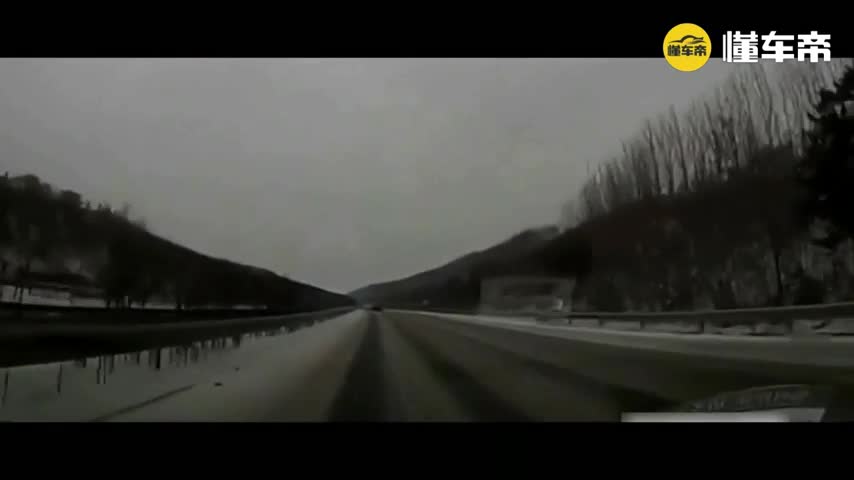 本以为油罐车会让着SUV，结局他没给自己活命的机会！