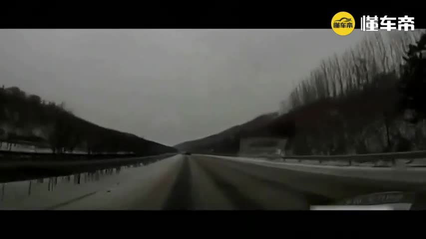 本以为油罐车会让着SUV，结局他没给自己活命的机会！