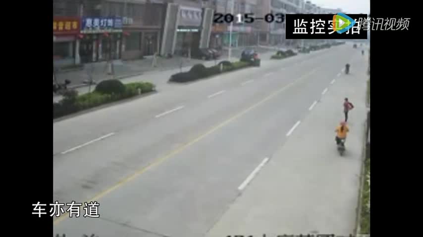 女司机一个不以为然的举动酿成了电动车男子的悲剧