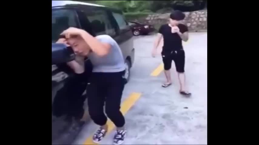 二货美女恶搞爆笑视频,尽量忍住不要笑,笑死人不偿命