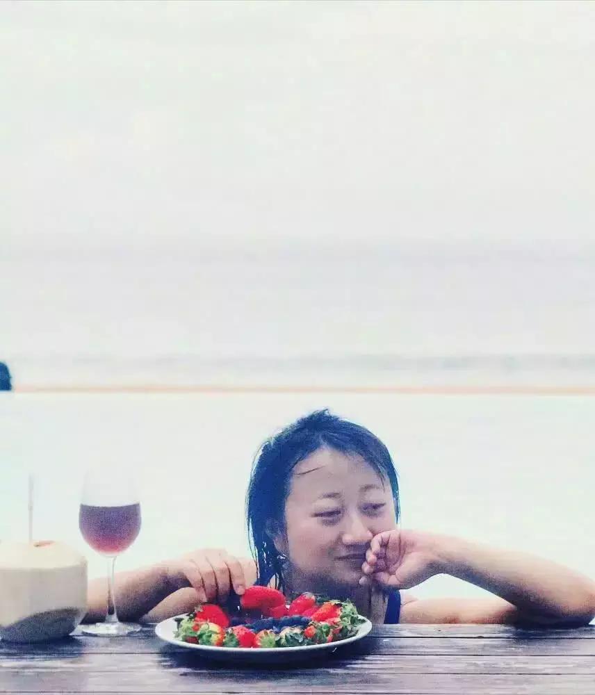 李沁晒出浴撩人美图杠上古装的热巴, 秀