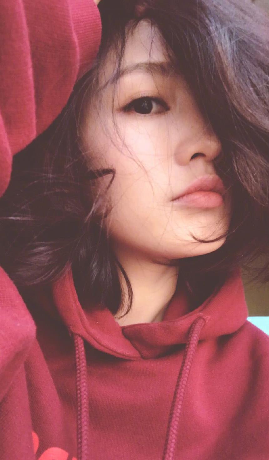 李沁 从今日她发的自拍中我们看到了整个人都是美美地,又让我想起了那个楚乔传里的元淳公主,美丽大方,单纯可爱又善良。看过了李沁很多的电视剧。包括《白鹿原》、《微微一笑很倾城》、《闭嘴!爱吧》、《佳期如梦之海上繁花》每个角色有一个独一无二的感觉,只是对于我们的小美女李沁,这些角色里你最喜欢哪个了。