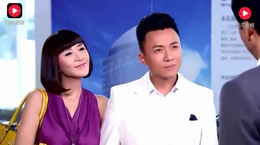 美女4S店上班睡觉被老板开除，哥哥过来一下买三辆跑车