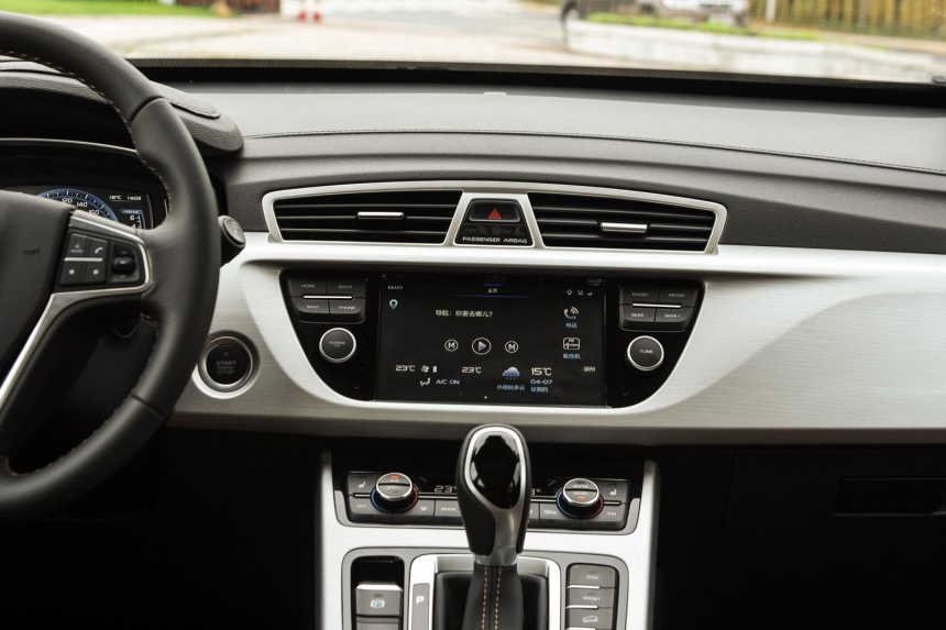 吉利这次神气了！7万块造个“沃尔沃”，人人买得起，宝骏没法比