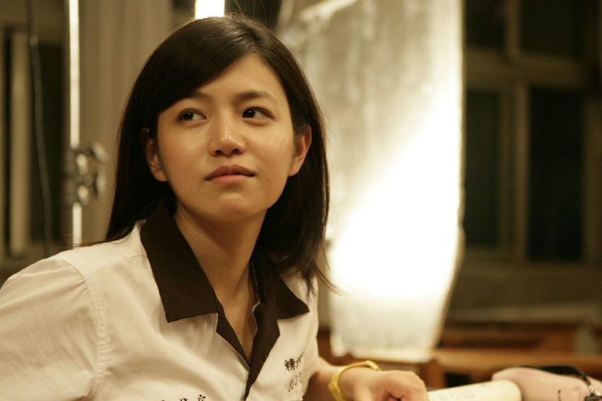 她是女神沈佳宜,神似钟楚红却因表情包被黑,现在真不敢嘲讽她了