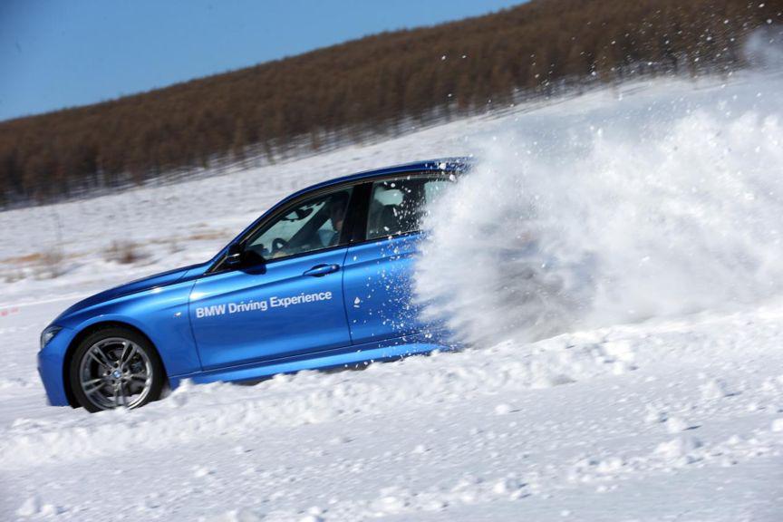 行走在掌控与失控边缘，BMW 3系不负王者威名