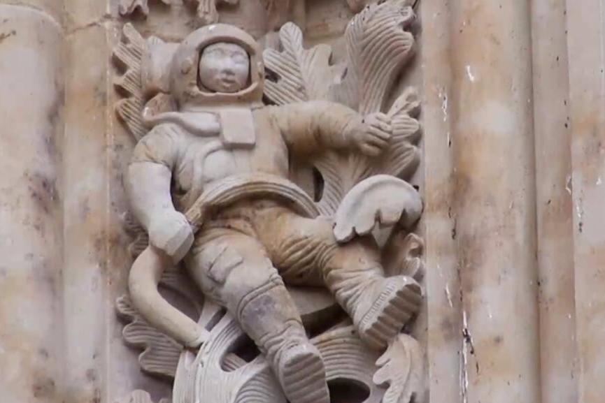 神奇现象!西班牙外星人揭秘,教堂浮雕惊现现代宇航员!