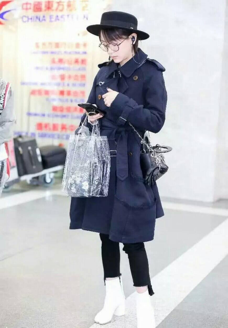 王子文机场新照!表情和鞋子是亮点,网友:这款鞋一定会火!