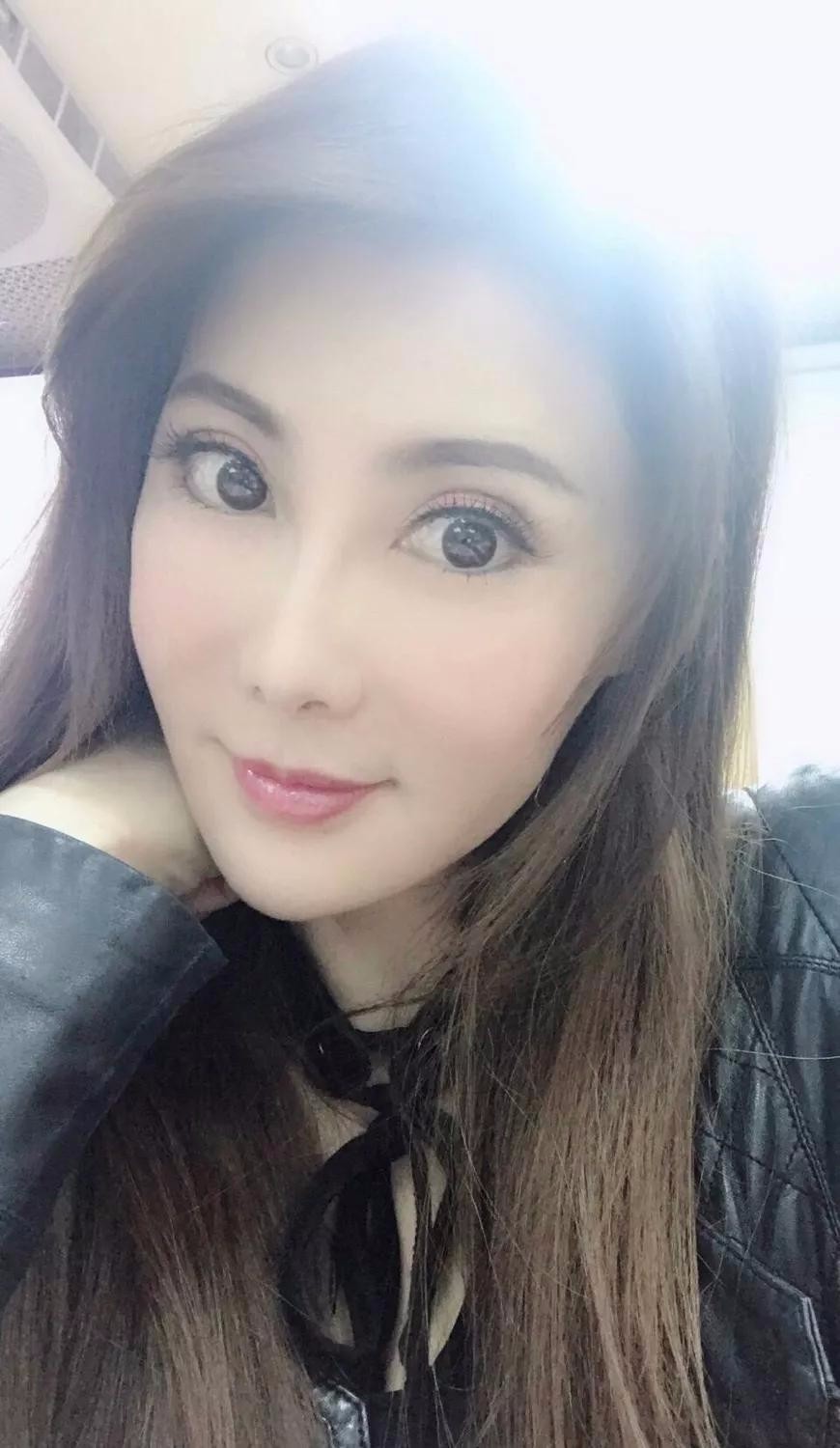 被杨丽菁的天然身材深深的吸引