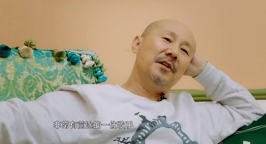 腾格尔三个字评价华晨宇,看霍尊眼睛发亮,两种