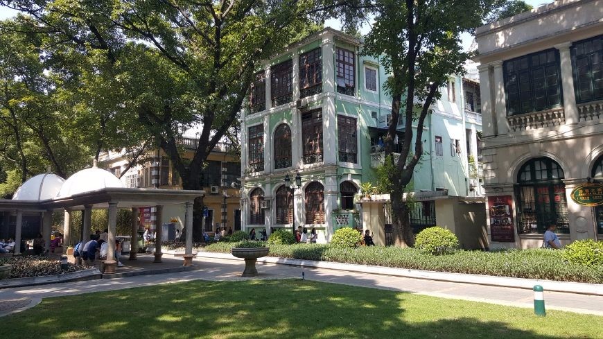 这是到广州旅游一定要去的地方,曾经的英法租界,如今的广州沙面