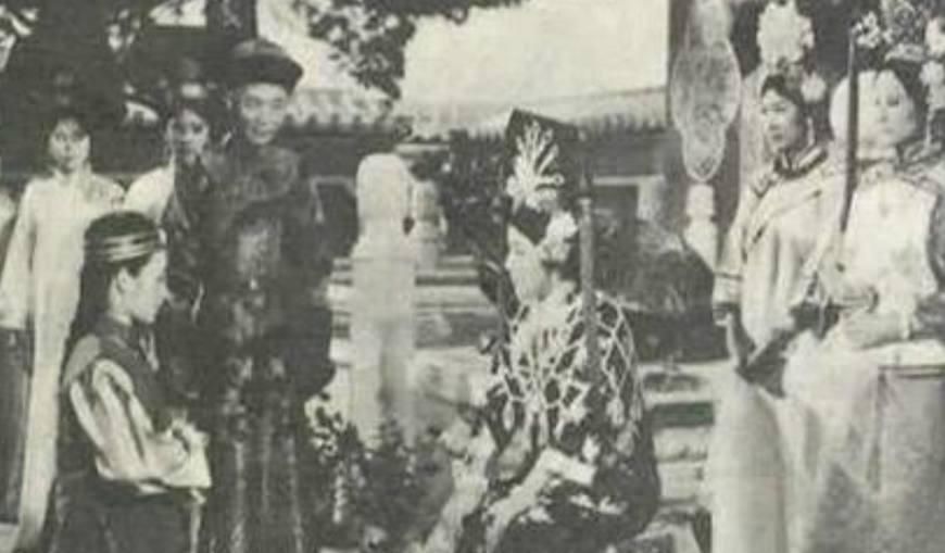 慈禧将珍妃推入井内,珍妃尸体上有一样东西,光绪看到后泪流满面