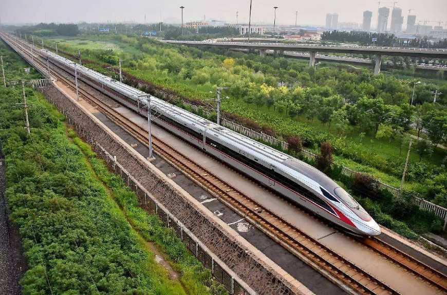 美国网友乘坐中国高铁从上海到广州, 看看世界