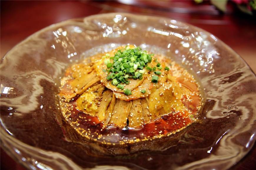 麻辣鲜香的凉拌鸡片.