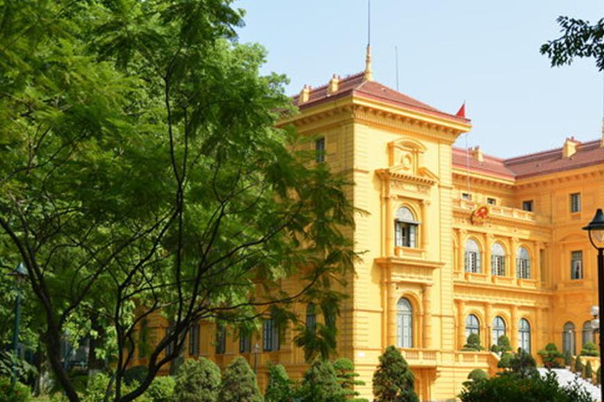 此人是越南最悲催皇帝,国土持续被吞并,拥有嫔