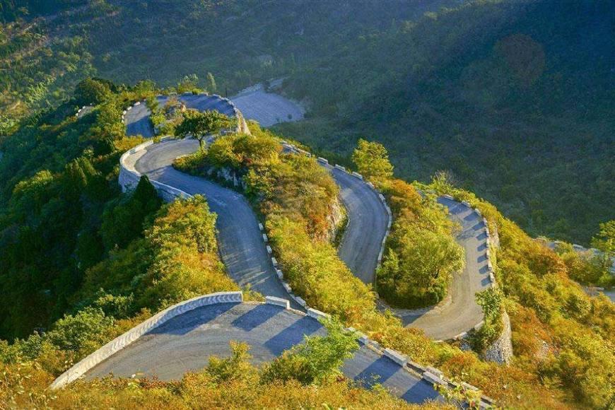 仰天山位于青州城西南46公里处,由翠谷,峭壁,秀水,寺院,碑林,幽洞