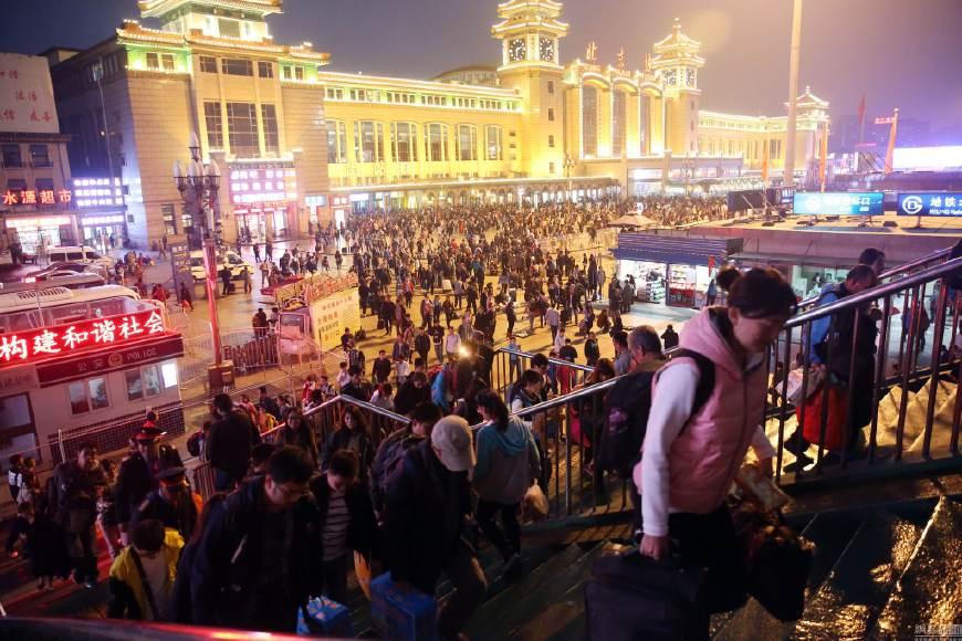 美国网友乘坐中国高铁从上海到广州, 看看世界