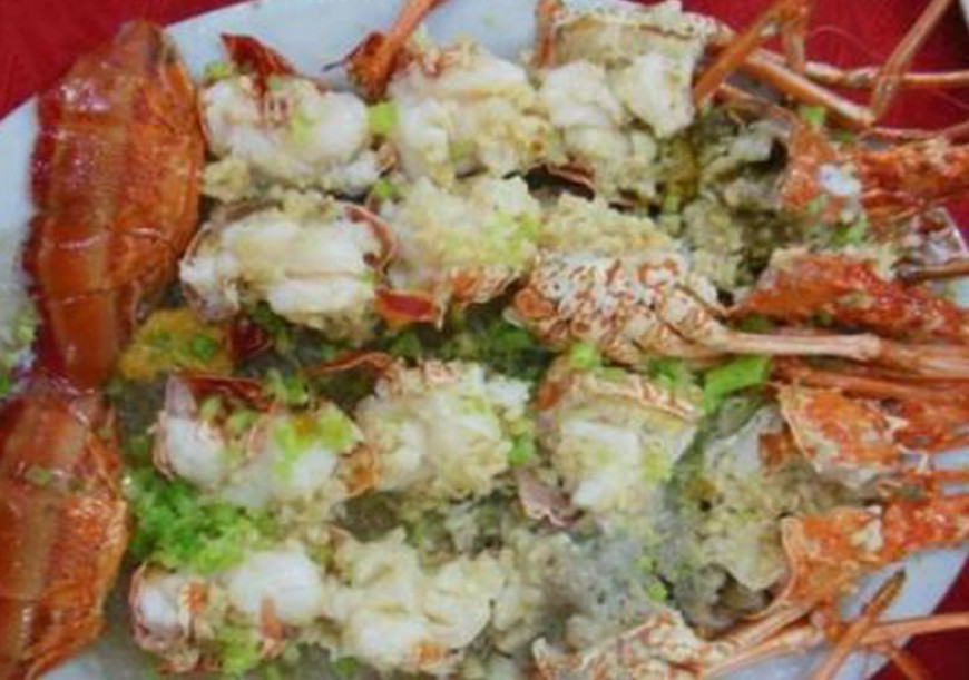 同学结婚,我包了300红包,一看酒席的菜,我默默