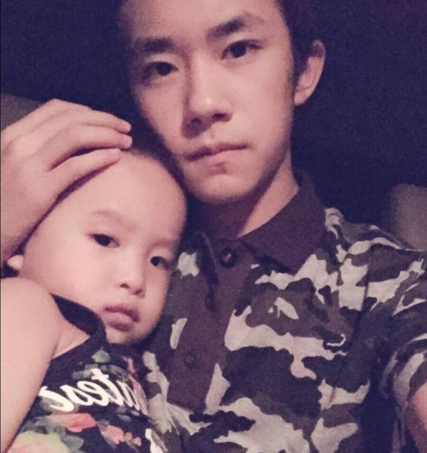 易烊千玺合照素材高清