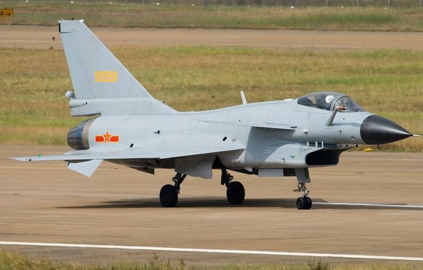 歼10:别老盯着歼20苏35 我也是有变化的!看看