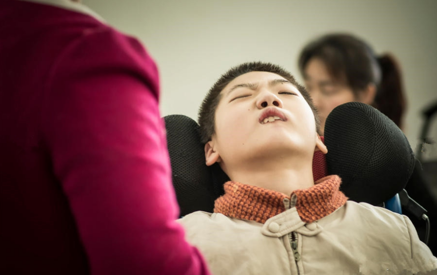 他们被医生称为蜗牛宝宝,一辈子都可能不会说