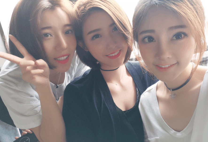 她曾与冯提莫、陈一发并称斗鱼F4, 跳槽后惨淡