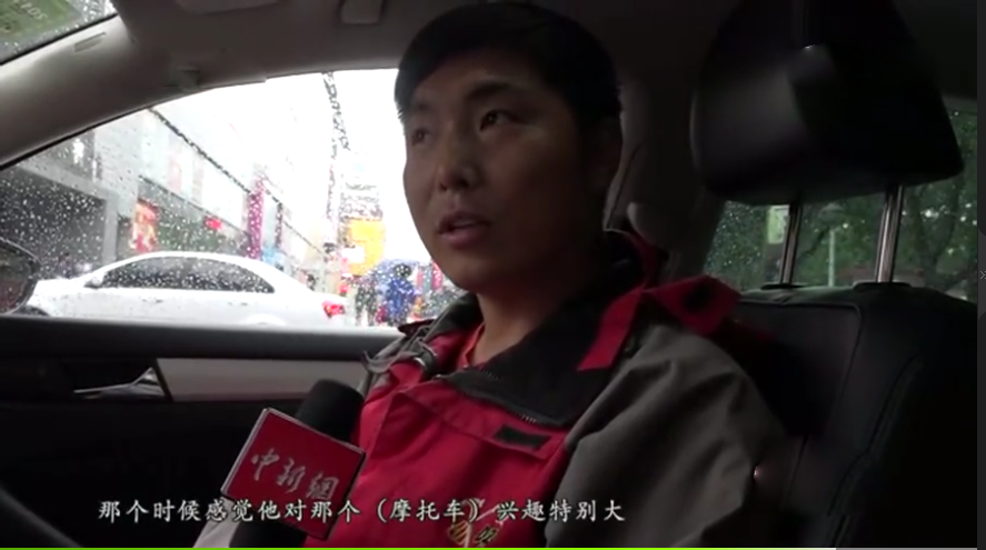 八岁小男孩骑越野摩托车,驾龄竟然有四年!