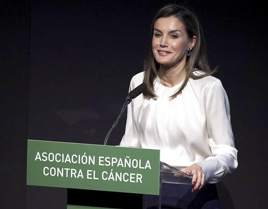 西班牙王后莱蒂齐亚出席多个活动, 着装光彩照