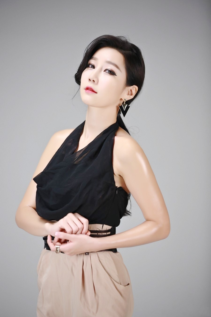 一个气质优雅成熟的气质美女大姐姐!