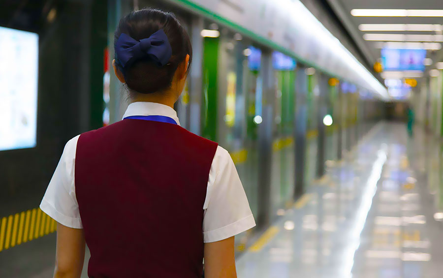 成都地铁工作人员春节期间坚守一线岗位