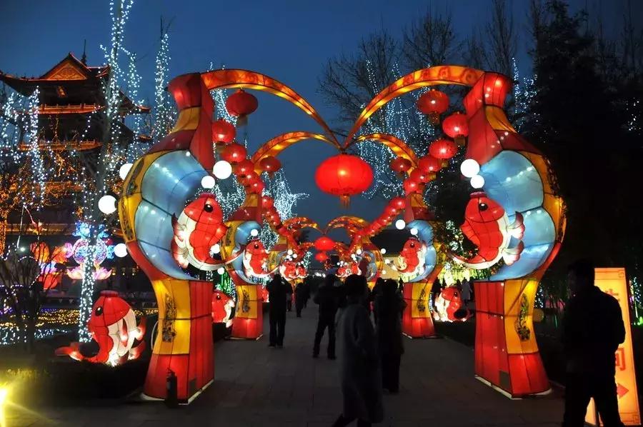 2018中国杨家埠灯会,到了夜晚真的很惊艳!