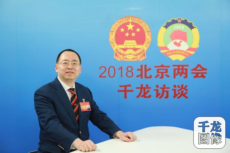 刘峰代表谈文化自信 低龄化留学现象值得关注