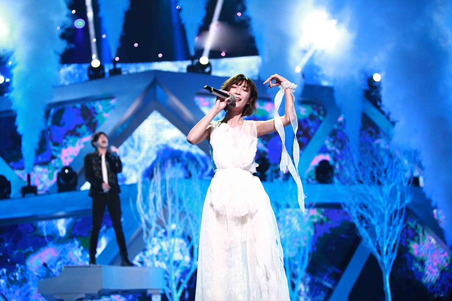 华晨宇苏诗丁《歌手》再次相遇 两人台下亲密