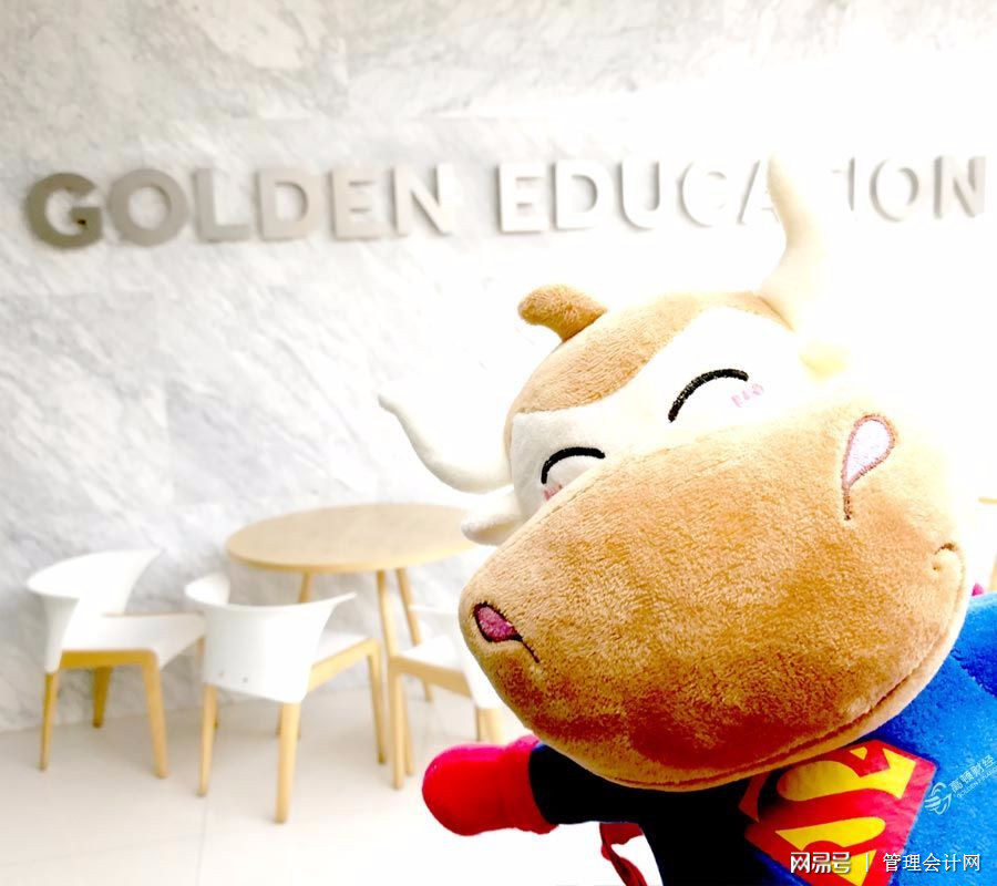 她叫静静,在上海当会计,一个月工资4000,她是这