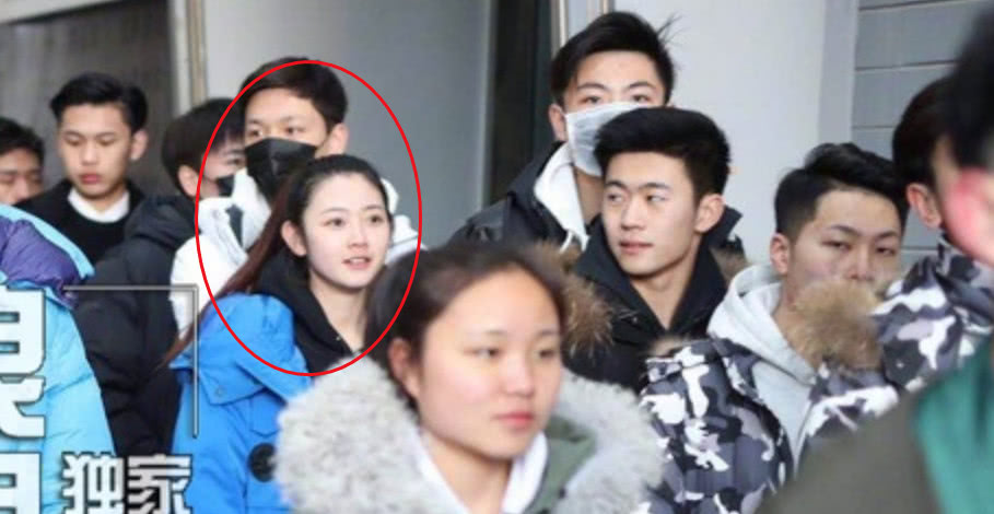 吴磊北电艺考却被身旁女生抢镜,网友:近期考生中最漂亮的一个!