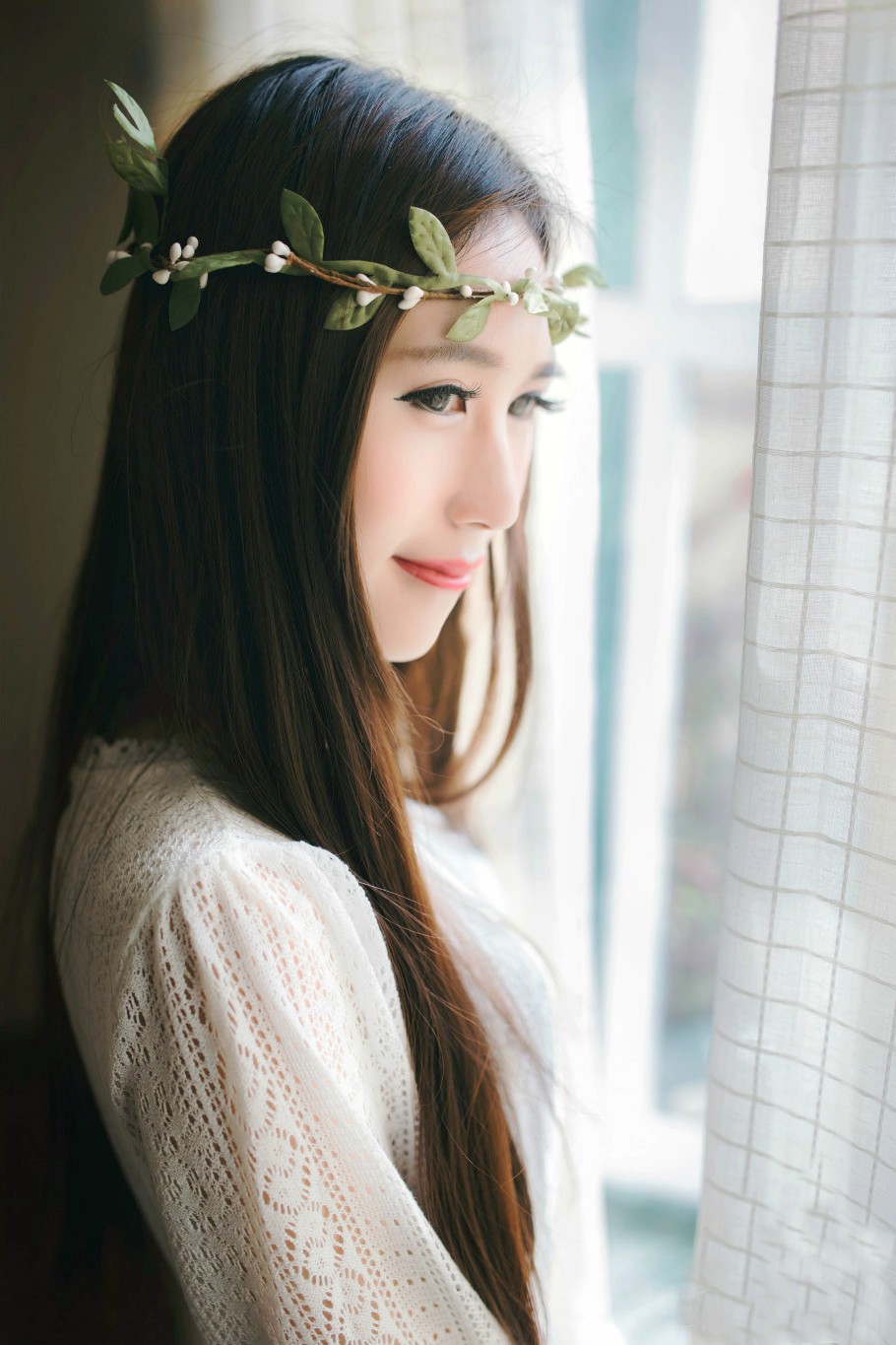一个长发飘逸,头戴花环有文艺范气息的少女姑娘!_新浪看点