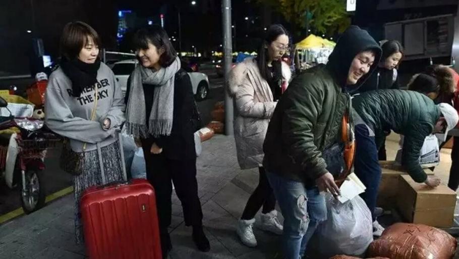 中国代购去韩国血拼, 反被韩国人嘲笑, 网友: