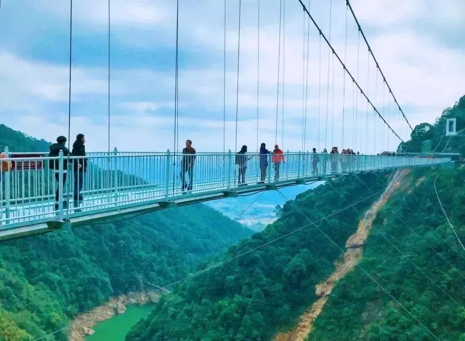 河源龙川霍山玻璃栈道