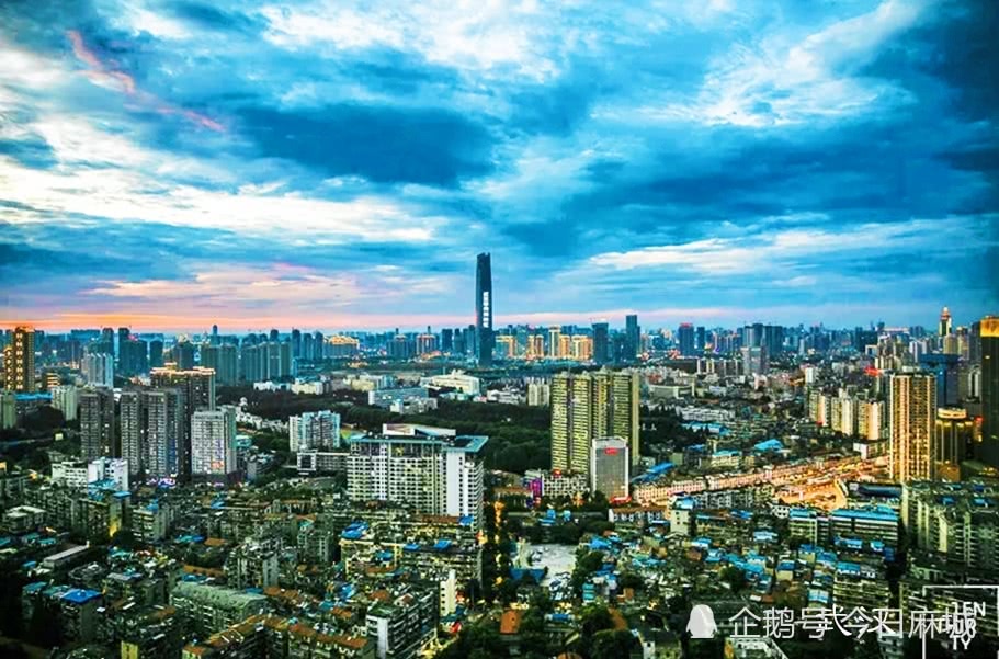 在国家中心城市重庆和武汉之间,哪个城市买房