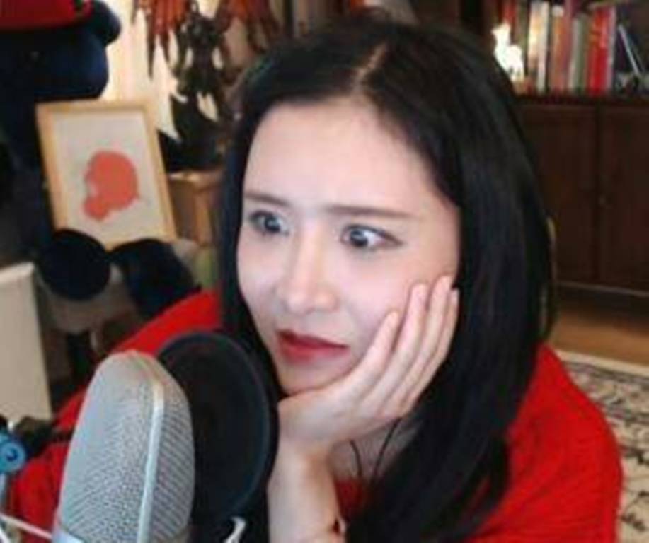 lol陈一发直播途中上厕所,助理代播,没想到多了很多小