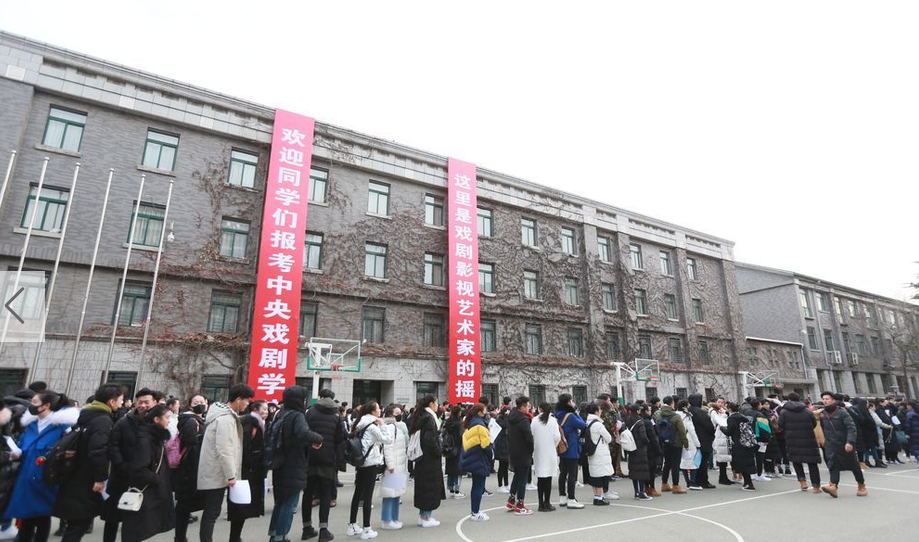 易烊千玺参加艺考,跟同龄人比身高不占优势!一