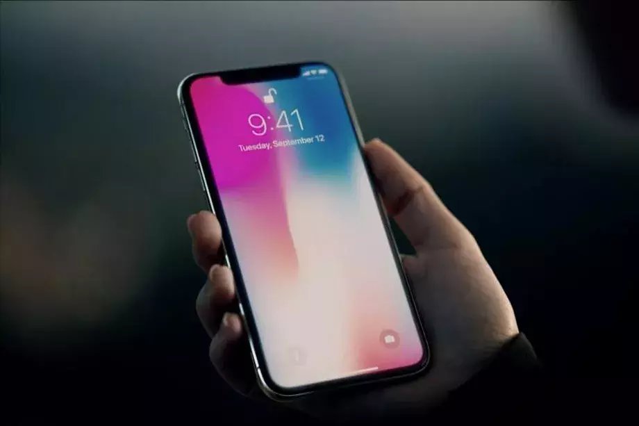 华为P11外观确认: 外国网友评论抄袭iPhoneX